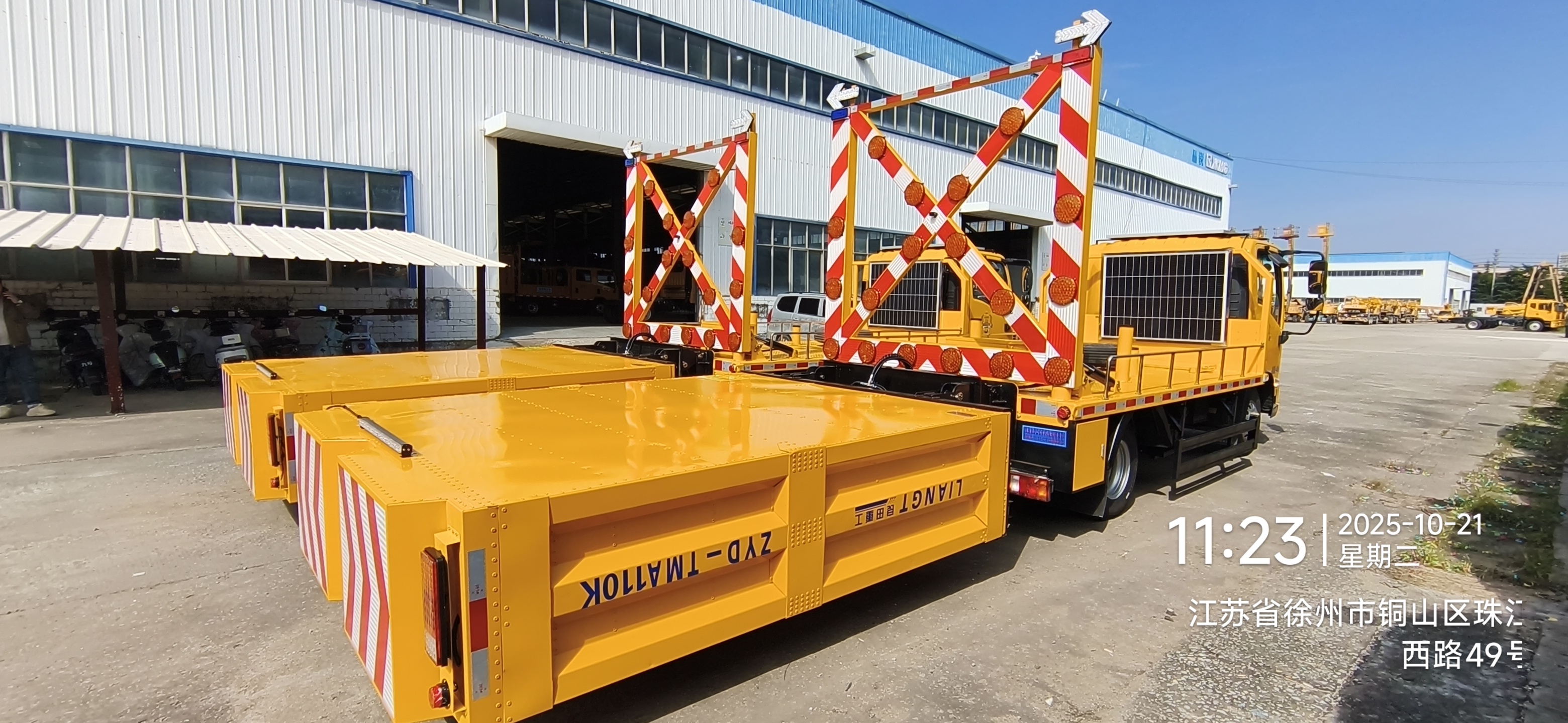 防撞緩沖車是什么東西？具體在高速道路上能起到什么作用？-有駕